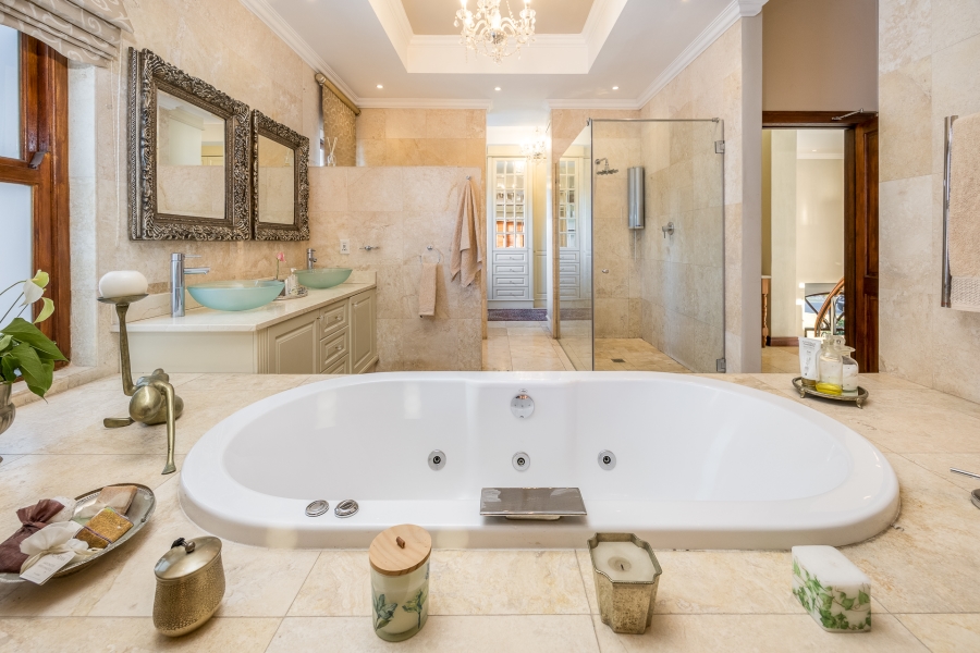 6 Bedroom Property for Sale in Klein Zevenwacht Western Cape